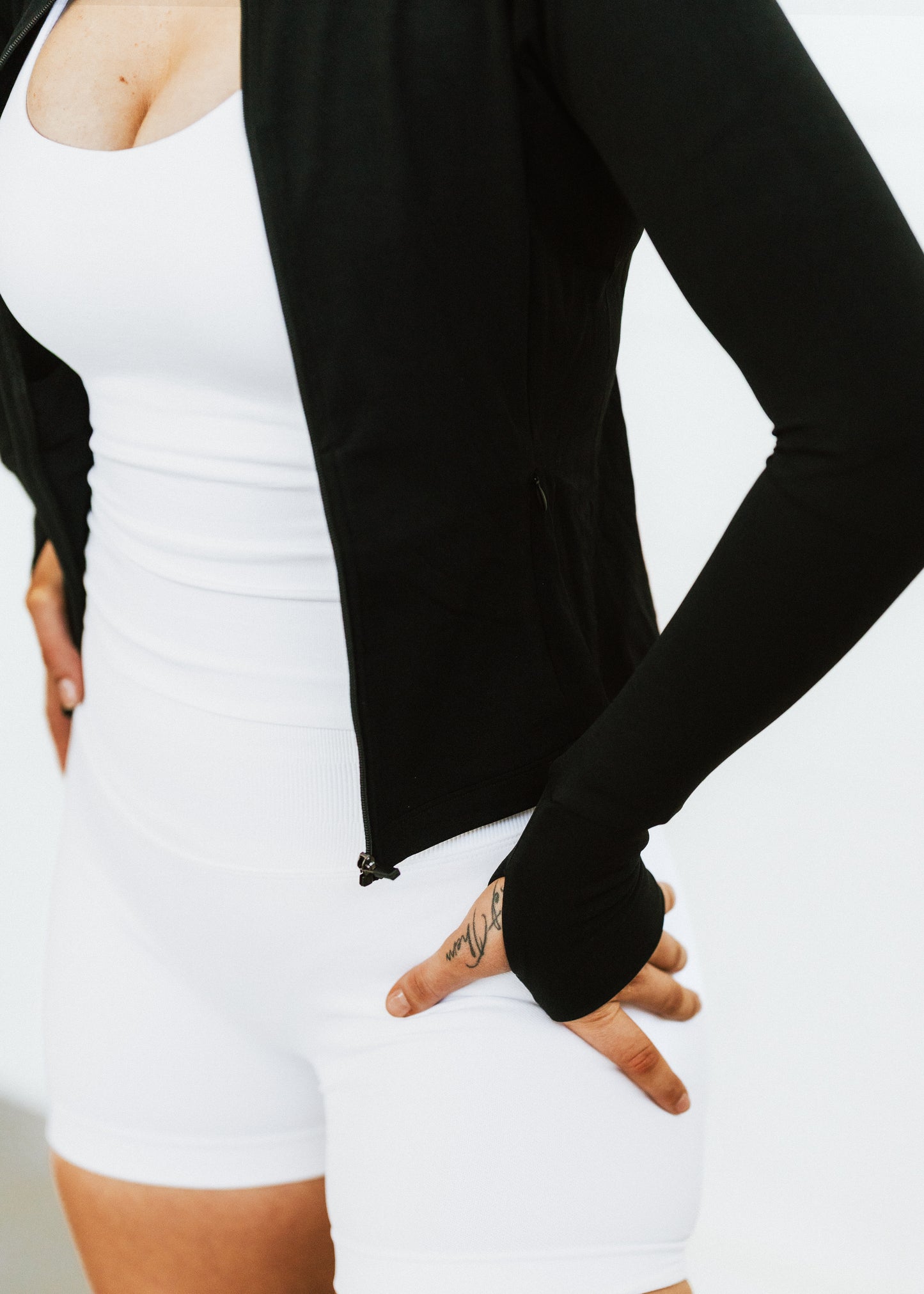 BLACK SCULPT JACKET