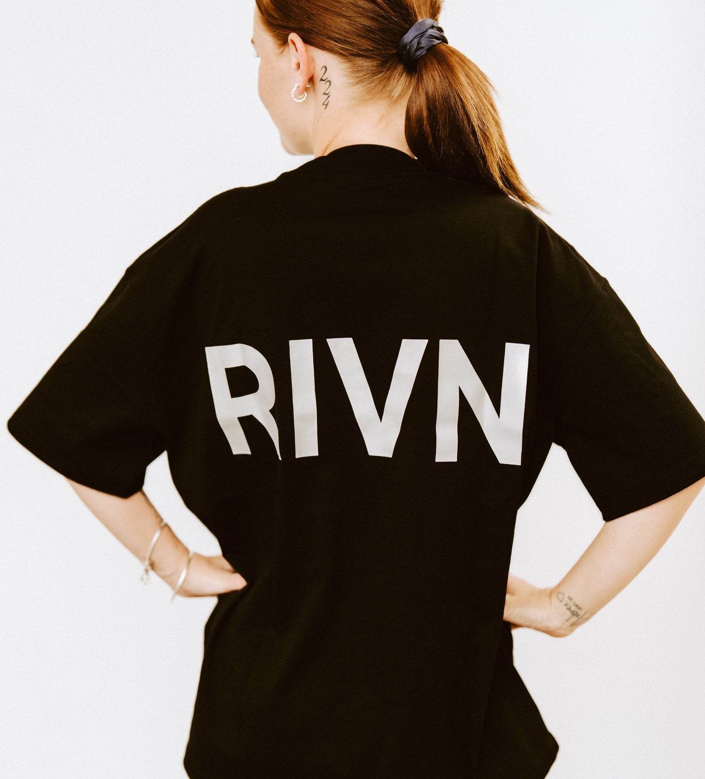 BLACK OVERSIZED TEE