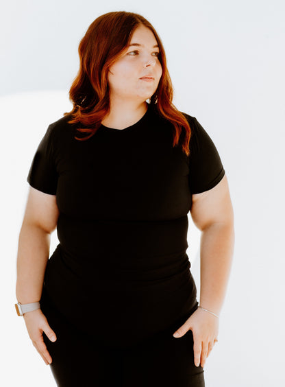 ESSENTIAL BLACK STAPLE TEE