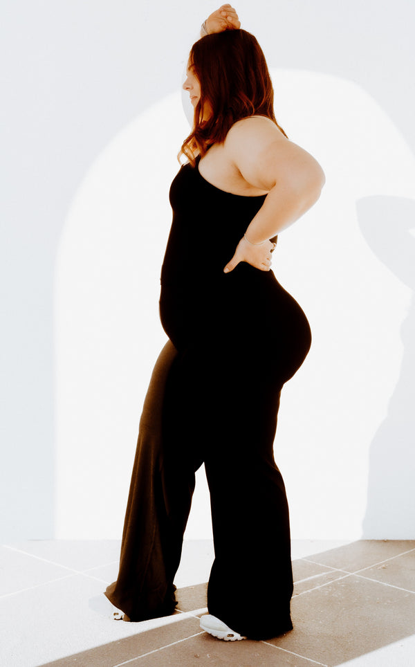 ESSENTIAL BLACK WIDE LEGS