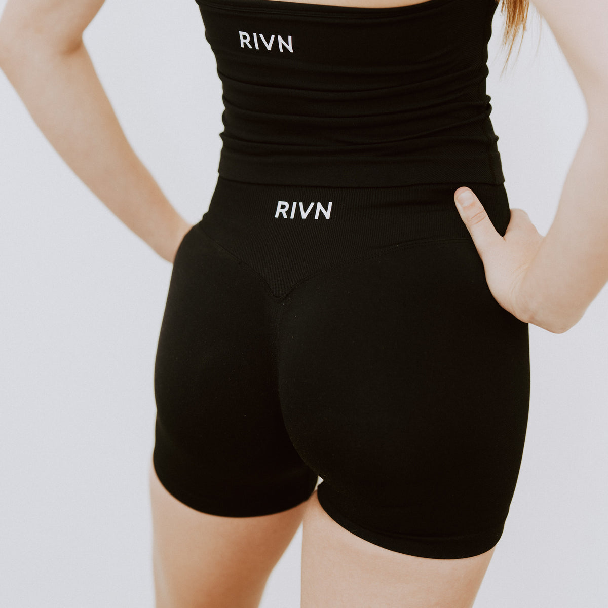 BLACK SCRUNCH SHORTS