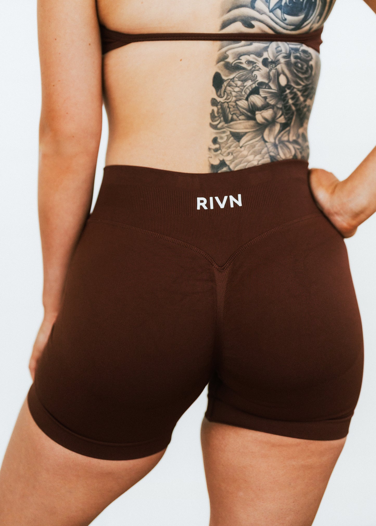 BROWN SCRUNCH SHORTS