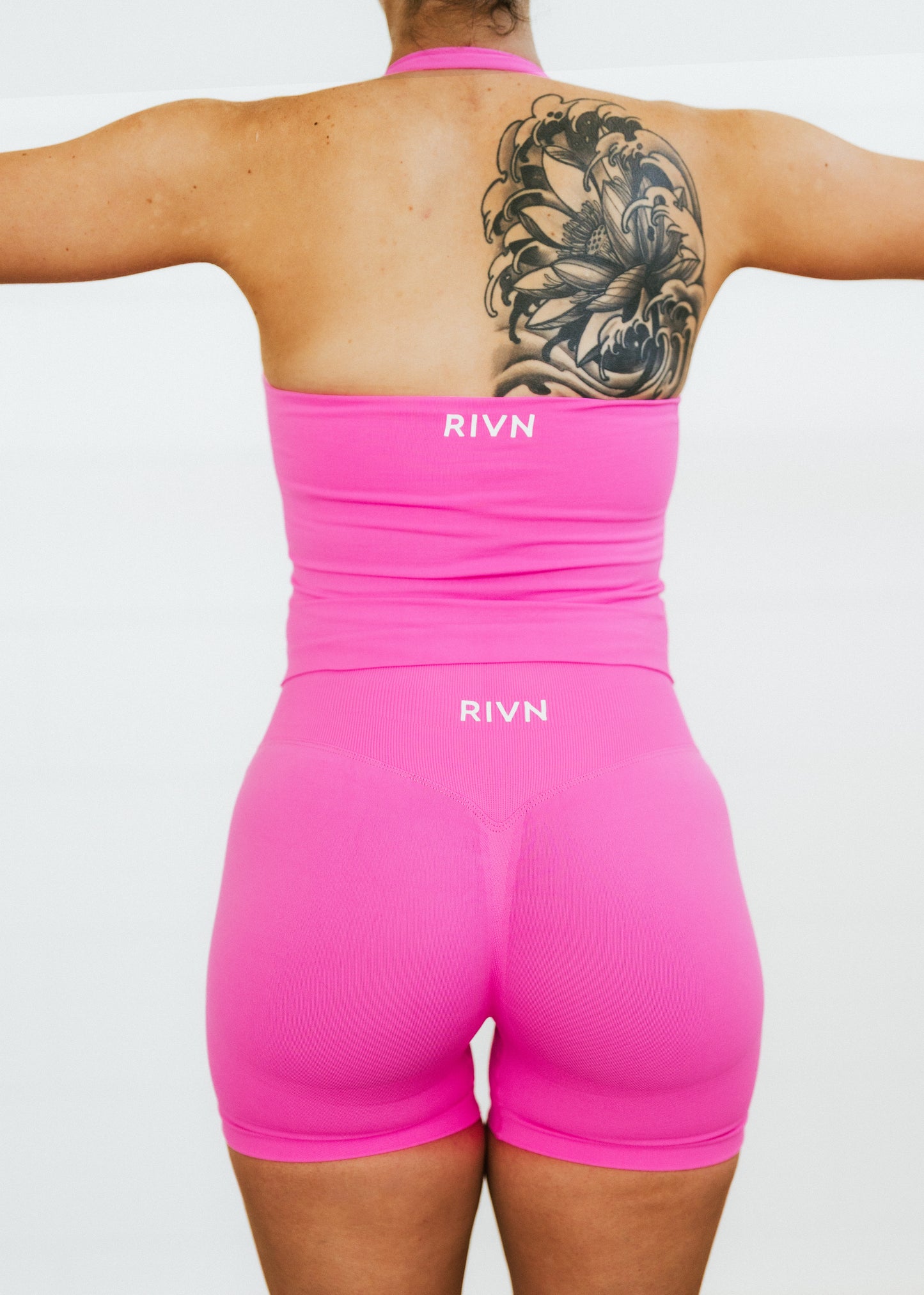BUBBLEGUM PINK SCRUNCH SHORTS