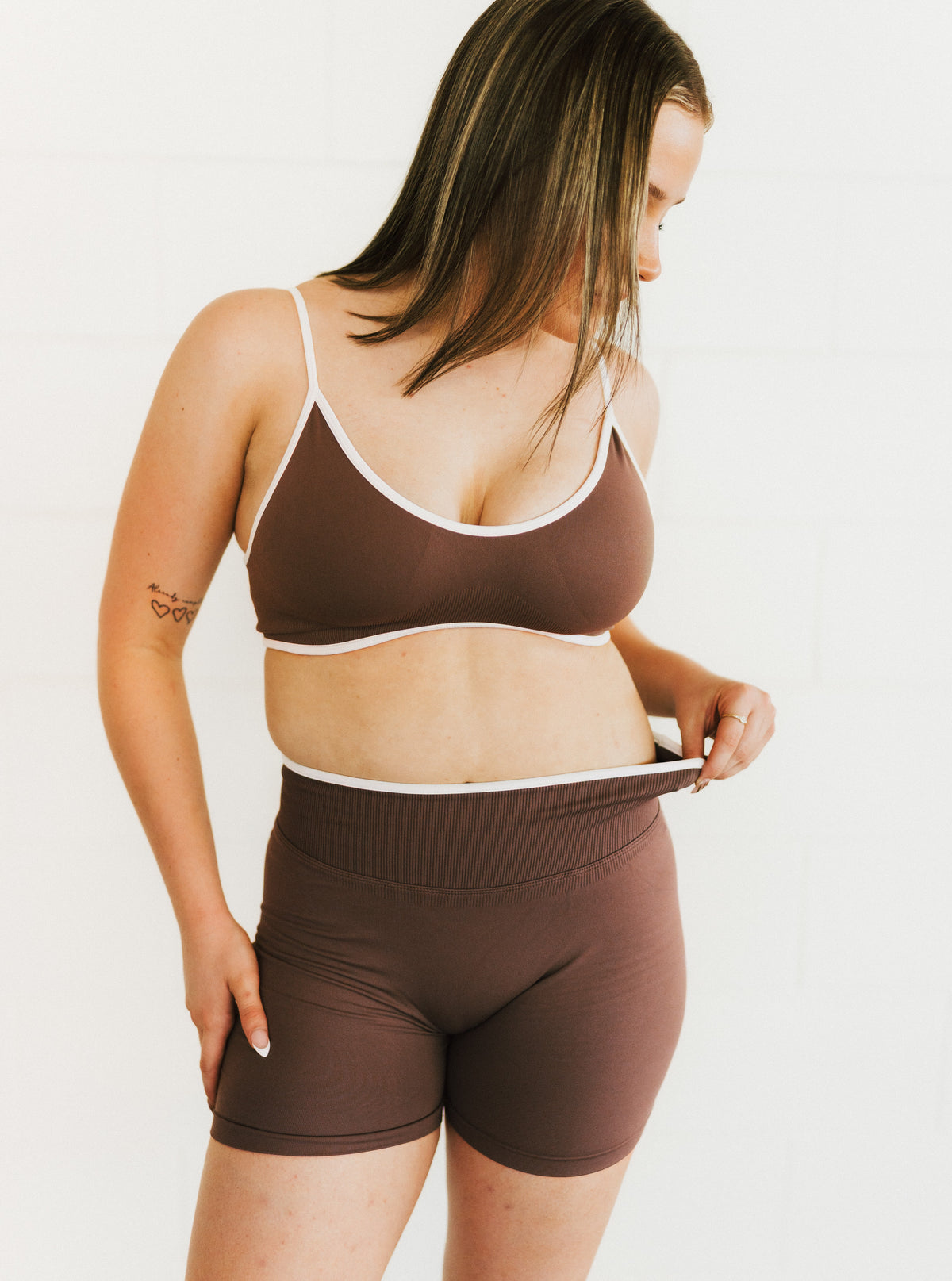 COFFEE TWO TONE SCRUNCH SHORTS