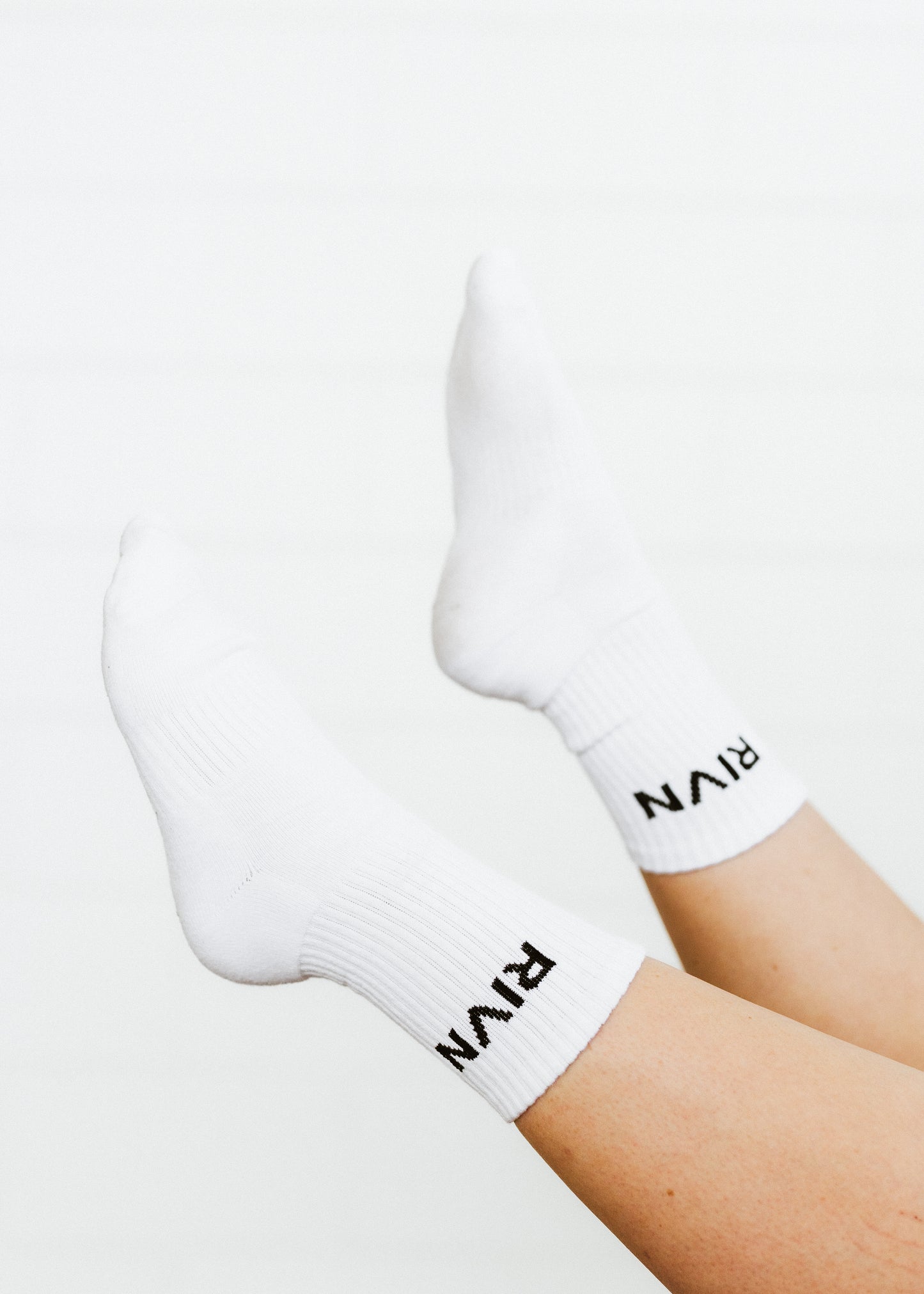 WHITE COTTON RIVN SOCKS