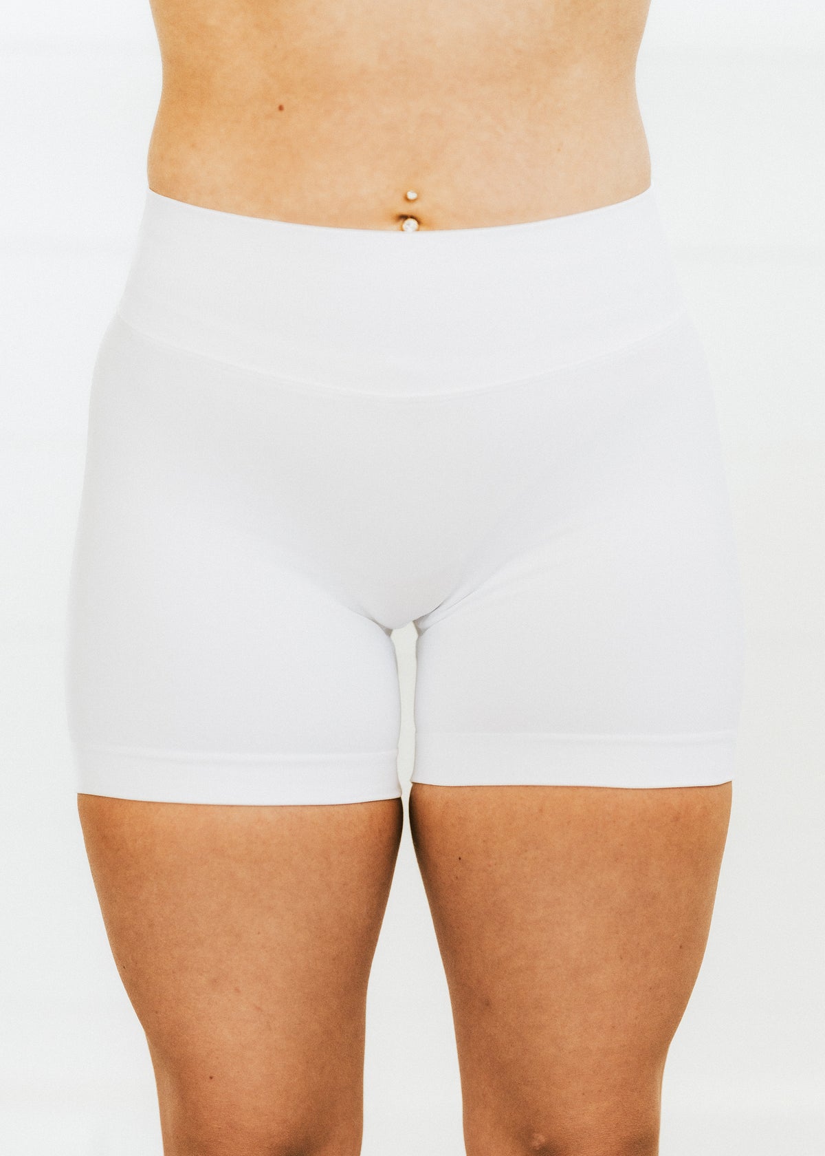 WHITE SCRUNCH SHORTS