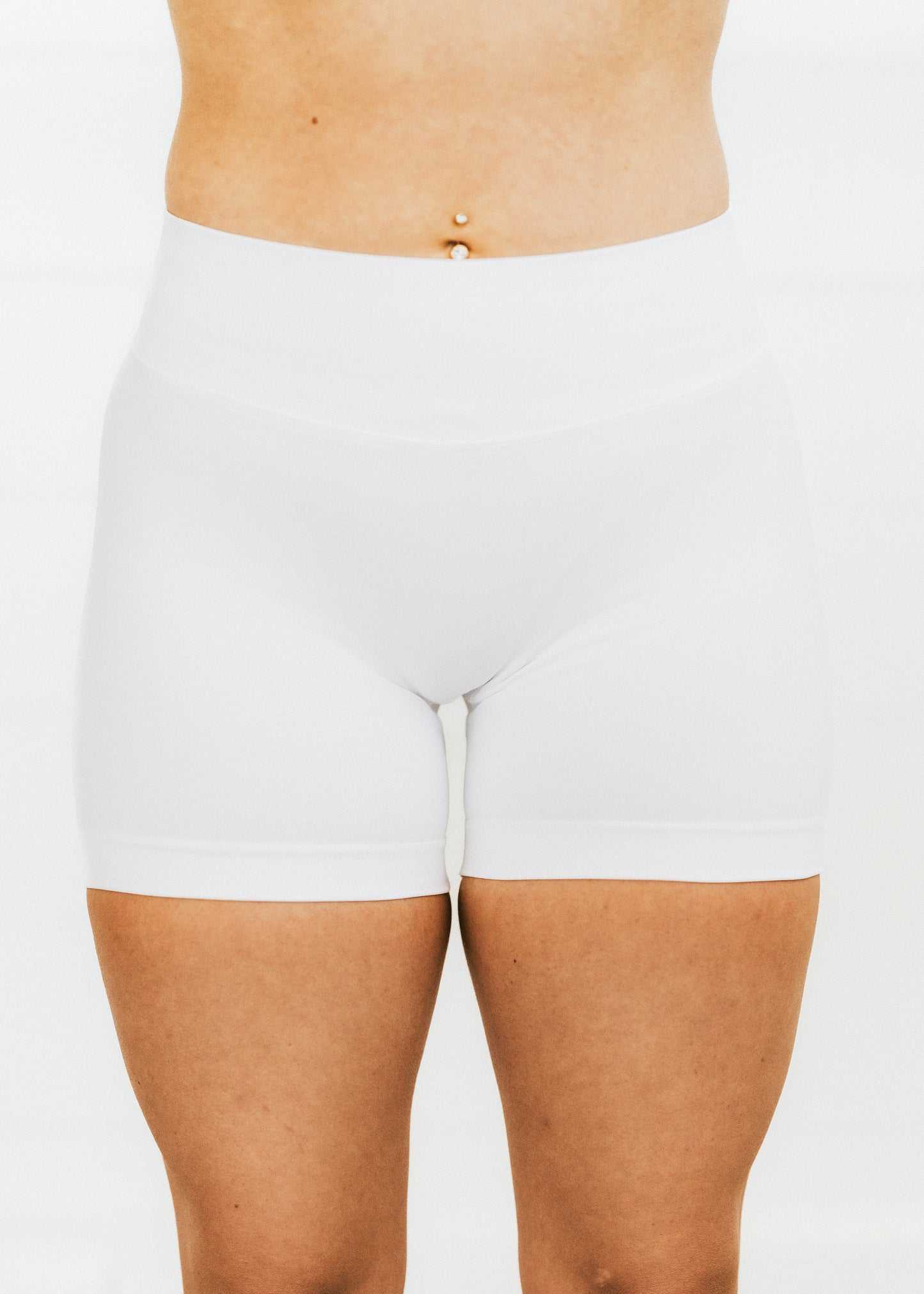 WHITE SCRUNCH SHORTS
