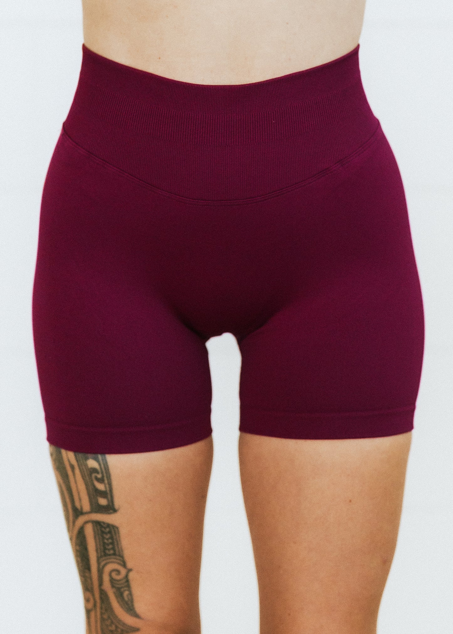 BURGUNDY SCRUNCH SHORTS