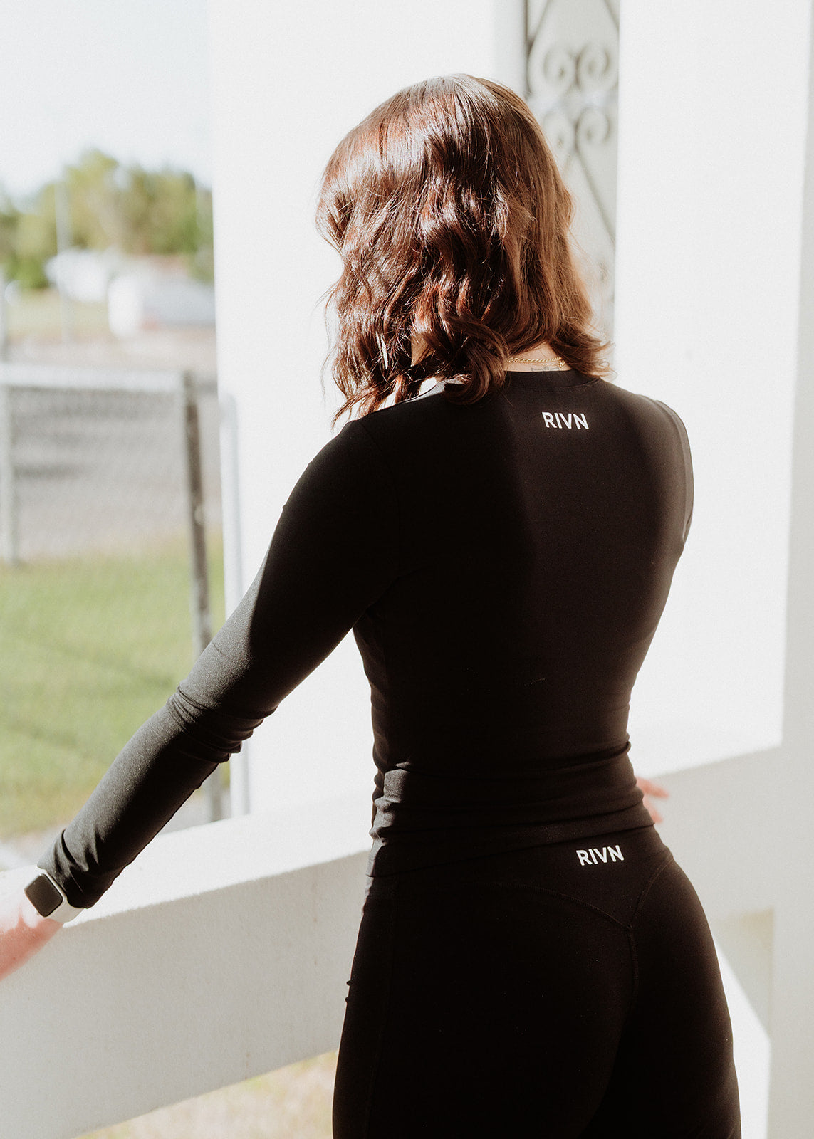 ESSENTIAL BLACK STAPLE TEE LONG