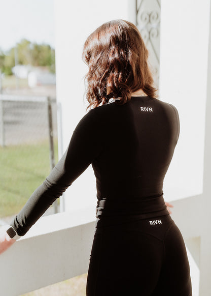 ESSENTIAL BLACK STAPLE TEE LONG