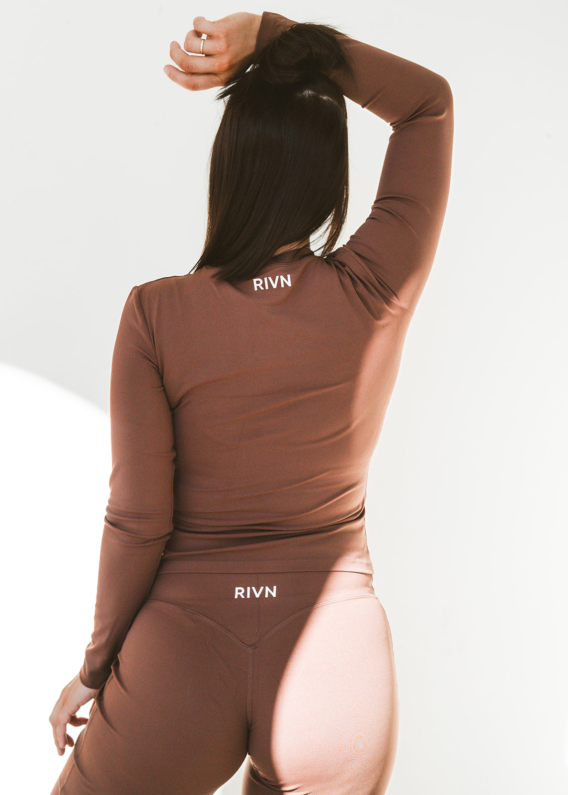 ESSENTIAL BROWN STAPLE TEE LONG