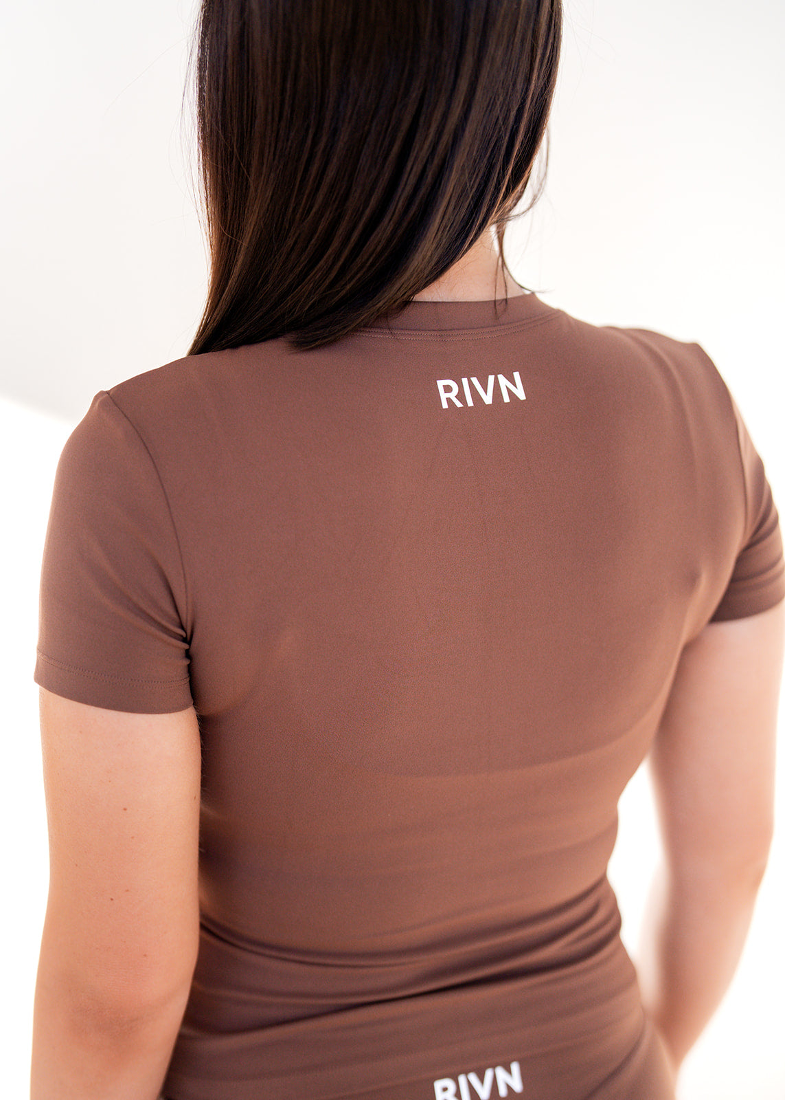 ESSENTIAL BROWN STAPLE TEE